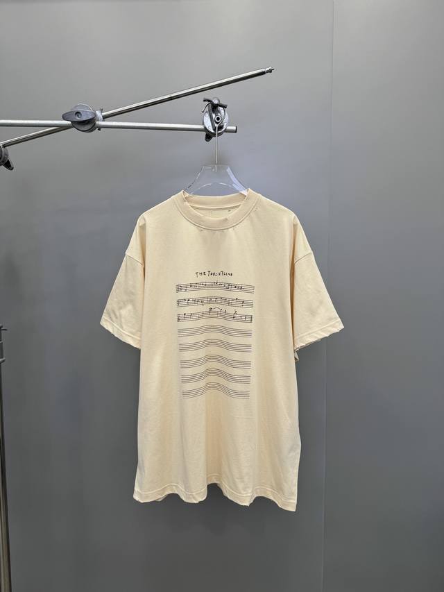 New Balenciagaangelo Badalamenti限量音乐合作系列新款卫衣 纯棉面料 手感柔软上身舒适 圆领设计 胸前曲谱由badalementi